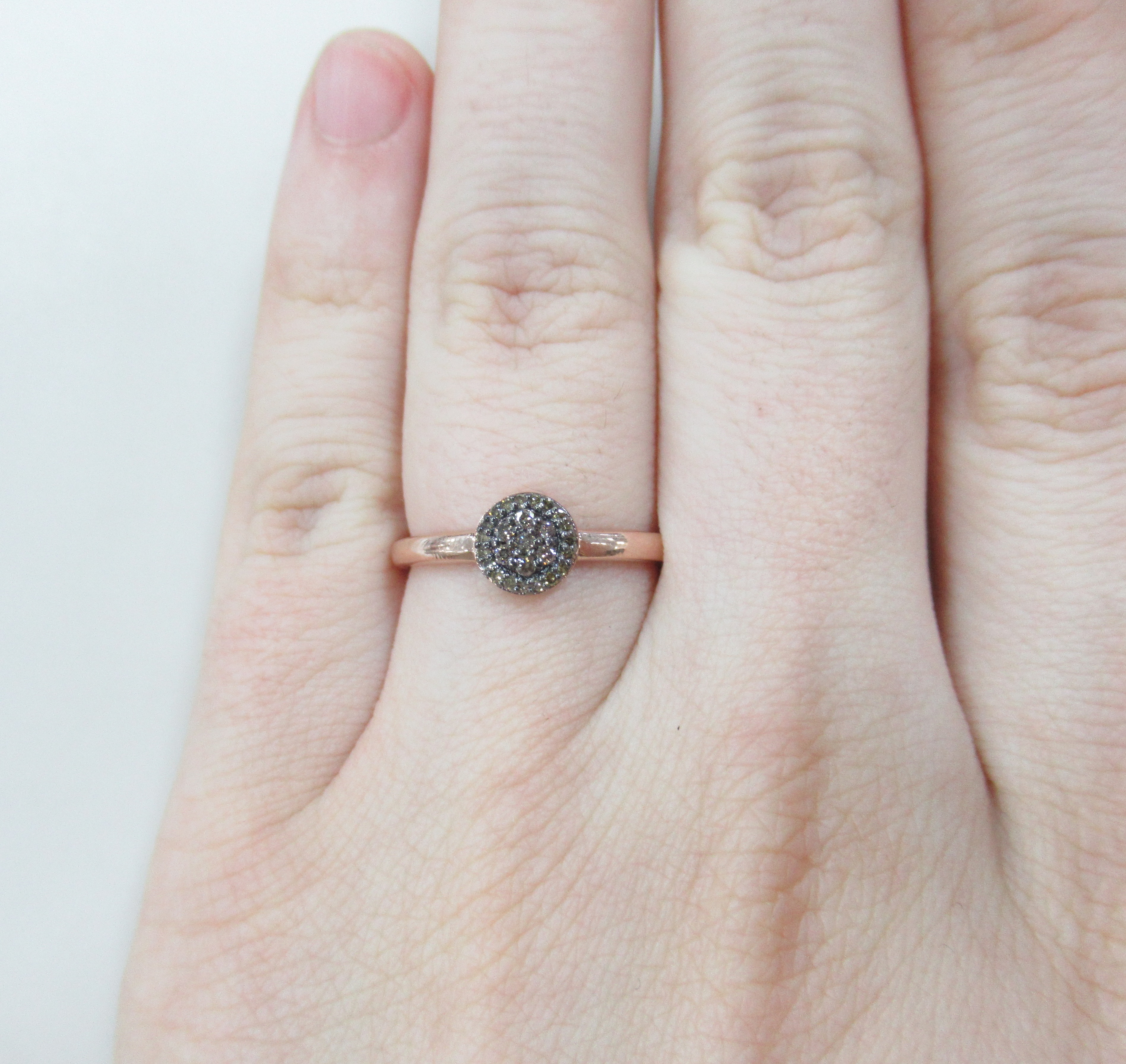 Серебряное кольцо с коньячными бриллиантами